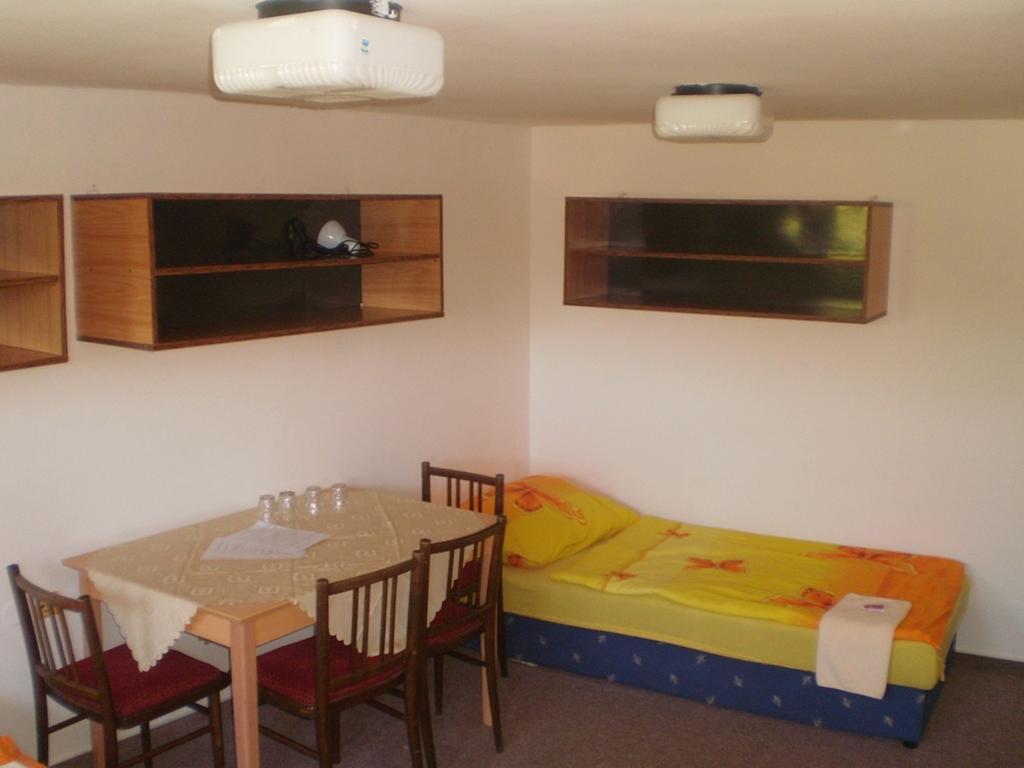 Hotel Pod Skalou Písek Dış mekan fotoğraf